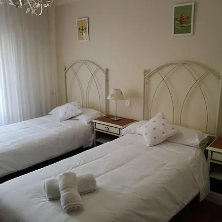 El Urogallo Con Garaje Appartement