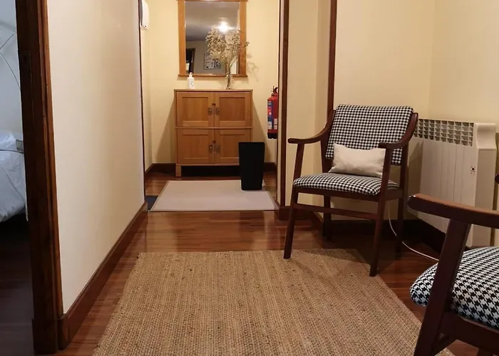 El Urogallo Con Garaje Χιχόν